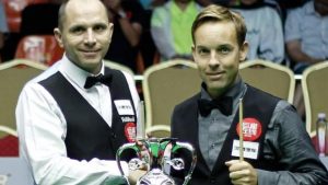World Open snooker: Ali Carter takes 6-3 lead over Joe Perry in all-English final